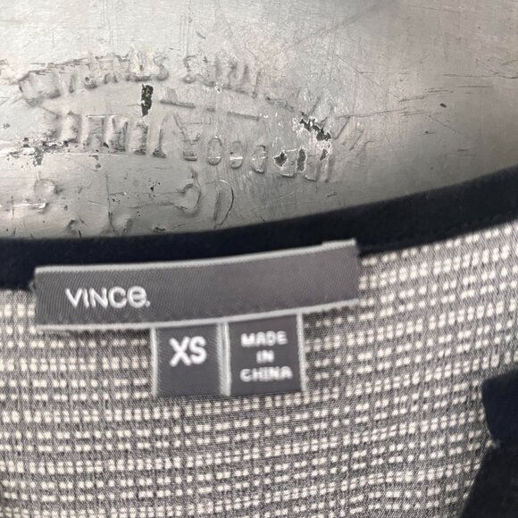 VINCE Black and White 100% Pop-Over Silk Shift Dress Sz XS - Picture 3 of 3